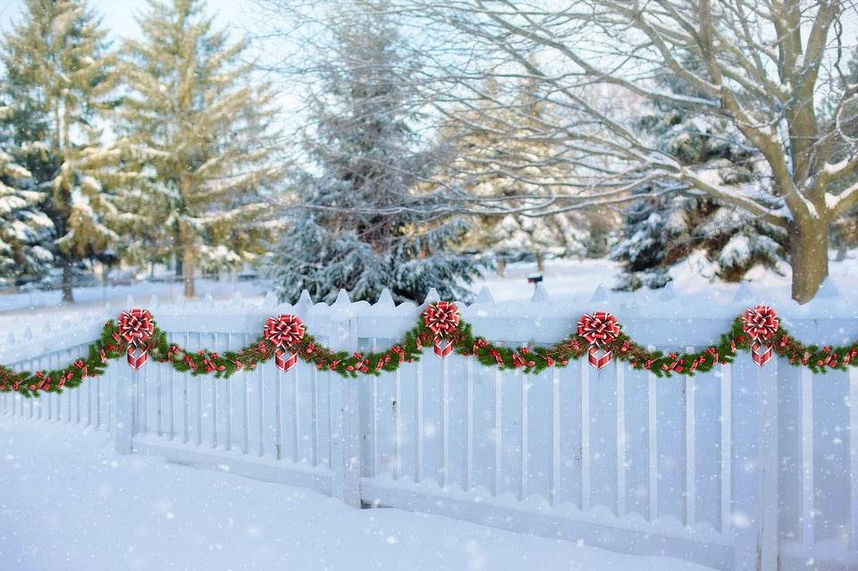 How to Decorate Your Fence for the Holidays - West Coast Cowgirl