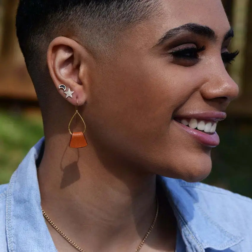 Handmade Folded Leather Earrings for Women 2021 Fashion Sample Jewelry Authentic Leather Wrap Gold Wire Teardrop Earrings Gifts