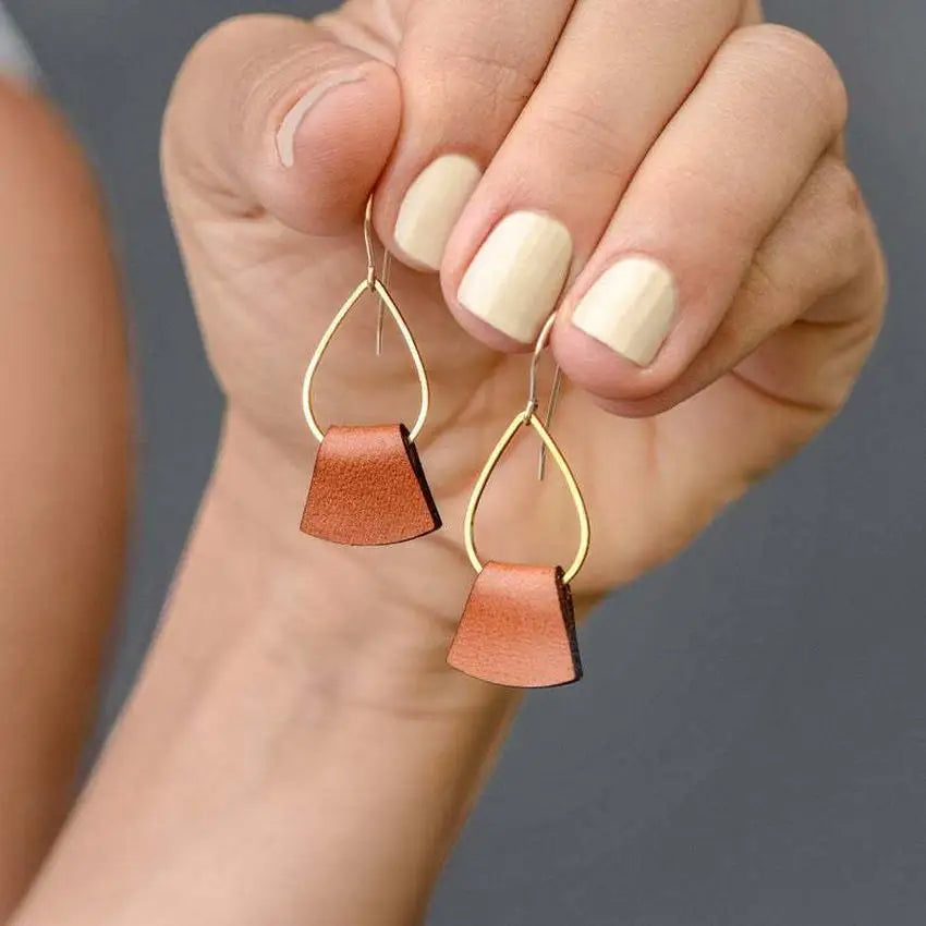 Handmade Folded Leather Earrings for Women 2021 Fashion Sample Jewelry Authentic Leather Wrap Gold Wire Teardrop Earrings Gifts