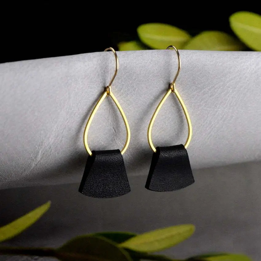 Handmade Folded Leather Earrings for Women 2021 Fashion Sample Jewelry Authentic Leather Wrap Gold Wire Teardrop Earrings Gifts