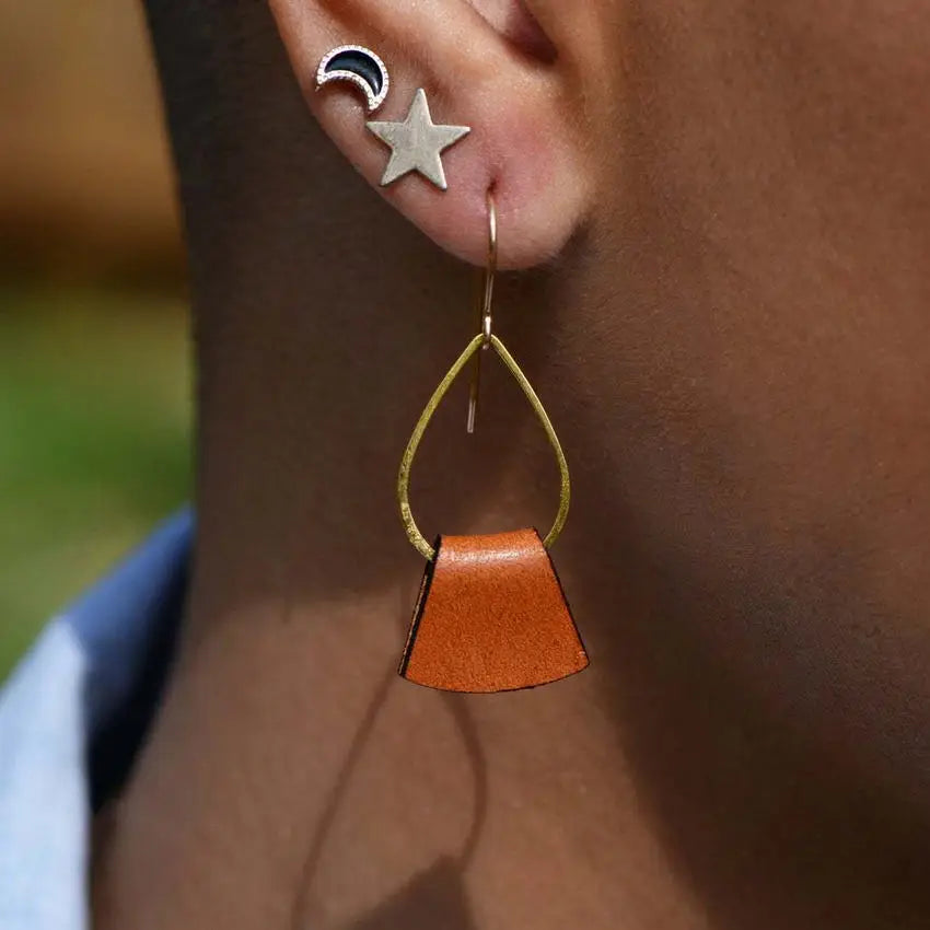 Handmade Folded Leather Earrings for Women 2021 Fashion Sample Jewelry Authentic Leather Wrap Gold Wire Teardrop Earrings Gifts